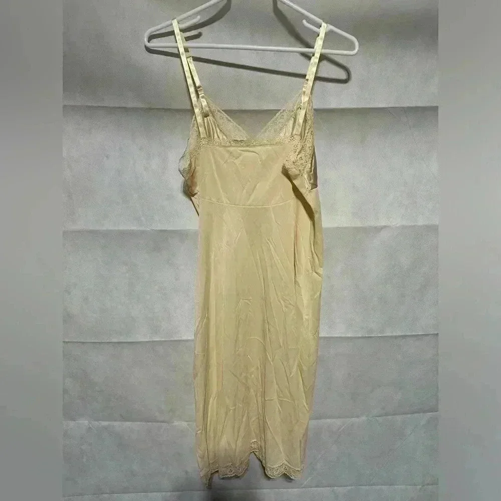 Vanity Fair NUDE Nylon Full Slip Size 36 L Silky Nylon Antron Lace Vintage NWOT - Picture 2 of 4